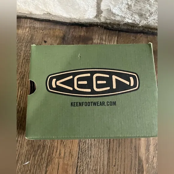 Keen boulder/toasted coconut bowser low wrap shoes