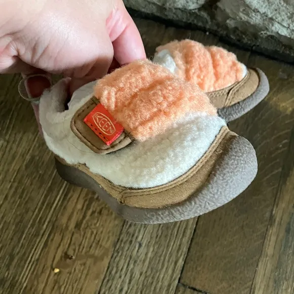 Keen boulder/toasted coconut bowser low wrap shoes