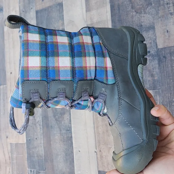 Keen Loveland Waterproof 200 gram insulation Plaid winter boots sz 2 Big kids