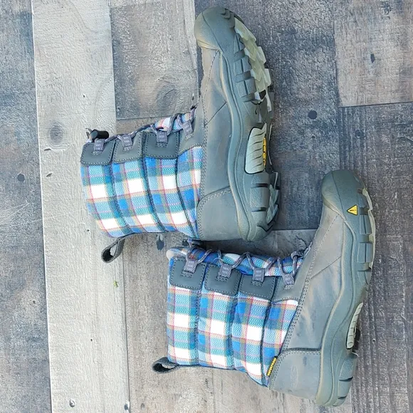 Keen Loveland Waterproof 200 gram insulation Plaid winter boots sz 2 Big kids
