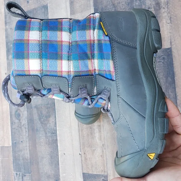 Keen Loveland Waterproof 200 gram insulation Plaid winter boots sz 2 Big kids