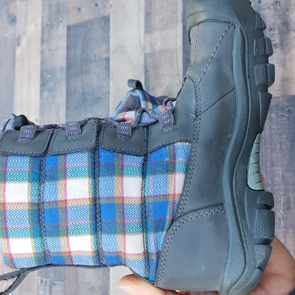 Keen Loveland Waterproof 200 gram insulation Plaid winter boots sz 2 Big kids