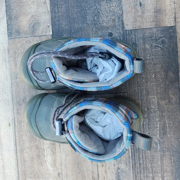 Keen Loveland Waterproof 200 gram insulation Plaid winter boots sz 2 Big kids