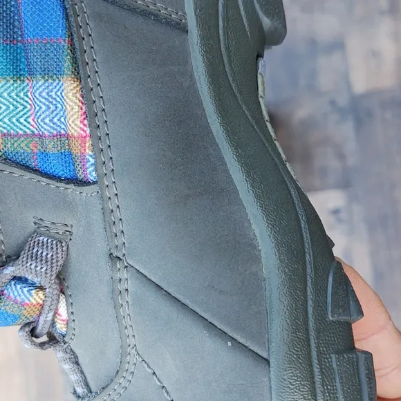 Keen Loveland Waterproof 200 gram insulation Plaid winter boots sz 2 Big kids