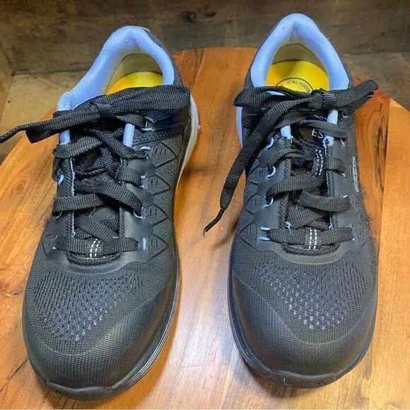 Keen steel toed work shoes.  Inv 5050b