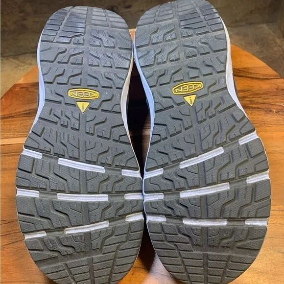 Keen steel toed work shoes.  Inv 5050b