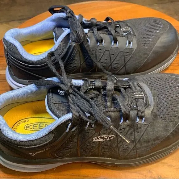 Keen steel toed work shoes.  Inv 5050b