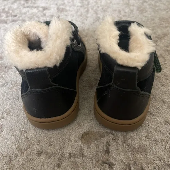 Kids baby toddler black UGG Rennon high top sneakers size 6 with box.