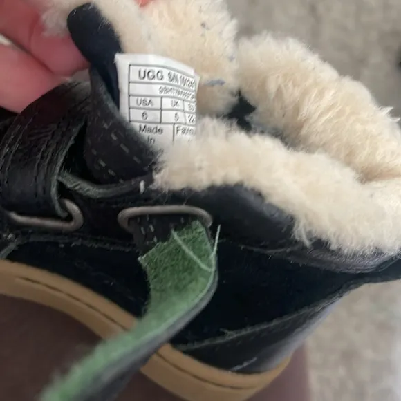 Kids baby toddler black UGG Rennon high top sneakers size 6 with box.