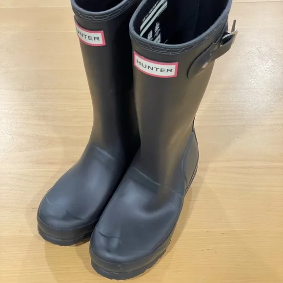 Kids Hunter Boots Black Waterproof Rain Boot Unisex Youth Size 2G 1B / EU 32.