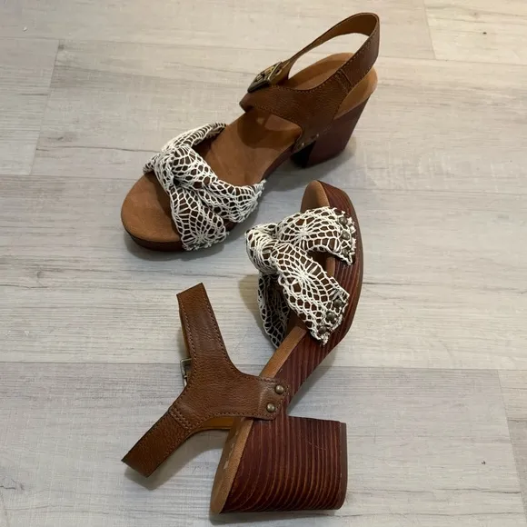 Kork-Ease Brown and White Women's Sandals NWOT SIZE 9