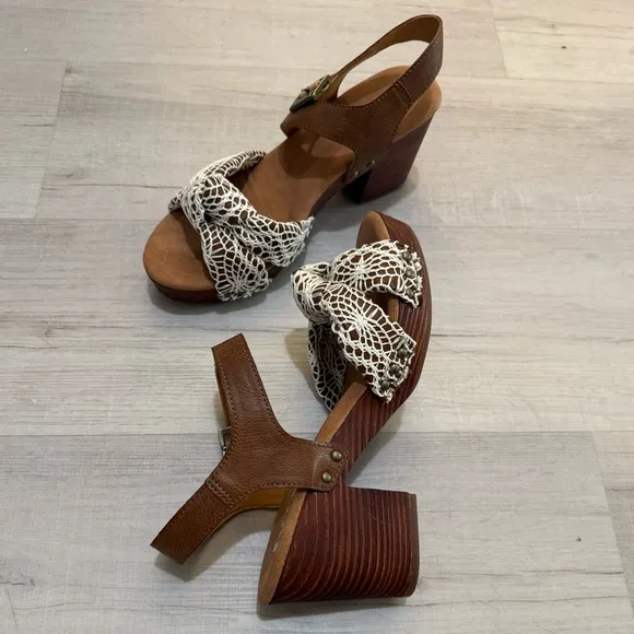 Kork-Ease Brown and White Women's Sandals NWOT SIZE 9