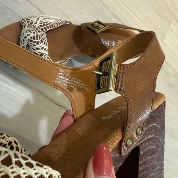 Kork-Ease Brown and White Women's Sandals NWOT SIZE 9