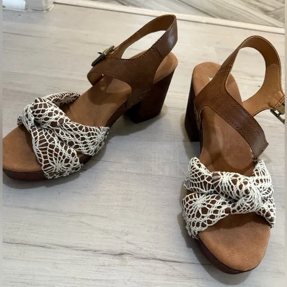 Kork-Ease Brown and White Women's Sandals NWOT SIZE 9