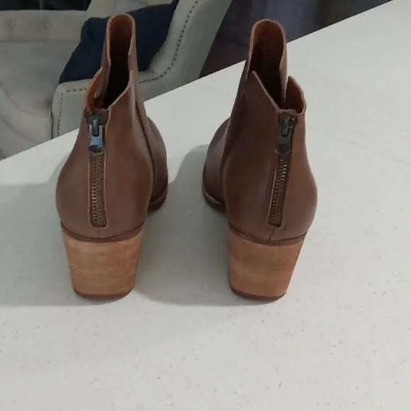 Kork Ease Chandra  round toe ankle boots w side slits &amp; rear zipper size 11 NWT.