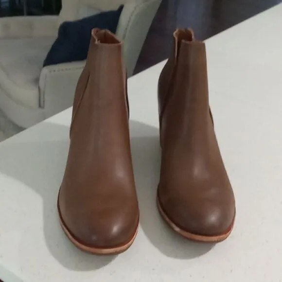 Kork Ease Chandra  round toe ankle boots w side slits &amp; rear zipper size 11 NWT.