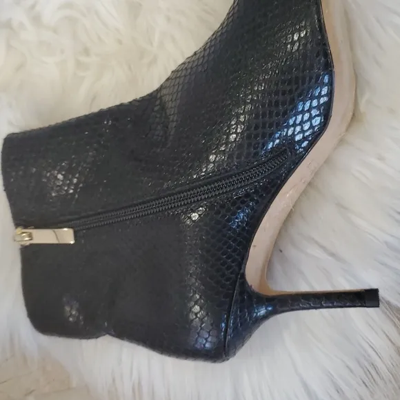 L'AGENCE black  ankle bootie boots size 7.5