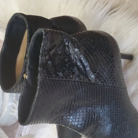 L'AGENCE black  ankle bootie boots size 7.5