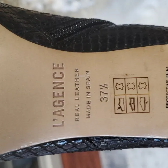 L'AGENCE black  ankle bootie boots size 7.5
