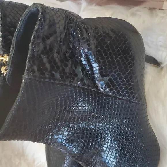 L'AGENCE black  ankle bootie boots size 7.5