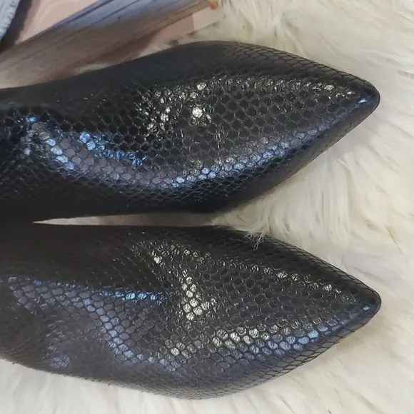 L'AGENCE black  ankle bootie boots size 7.5