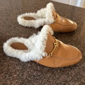 LARROUDE LADIES BROWN BROLD TONE BITS FLEECE LINING SLIP ON MULE SHOES-6.5