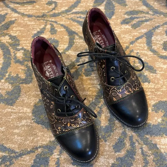 L’Artiste Spring Step ‘Octavius’ Sexy Tooled Leather Oxford Embossed Heels Sz 39