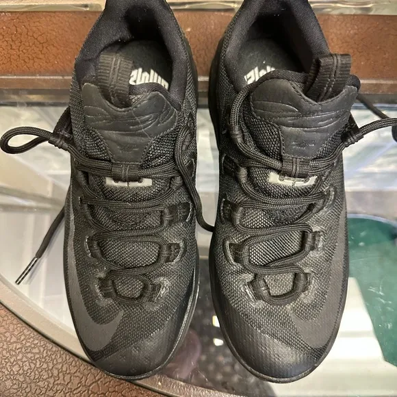 LeBron James 13 XIII Nike size 6Y Black Athletic Shoes