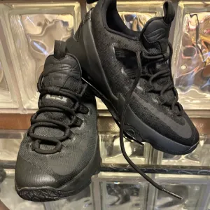 LeBron James 13 XIII Nike size 6Y Black Athletic Shoes