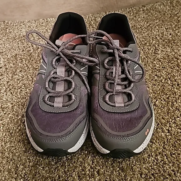 Like New Ryka sneakers. Size 8.5