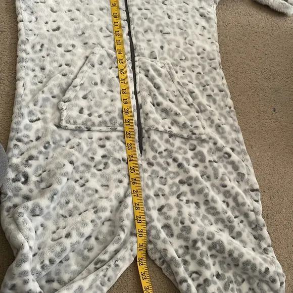 Luxury Sleepwear Fleece Jumpsuit With Hood and Pockets Size 8-10