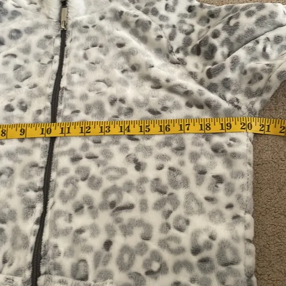 Luxury Sleepwear Fleece Jumpsuit With Hood and Pockets Size 8-10