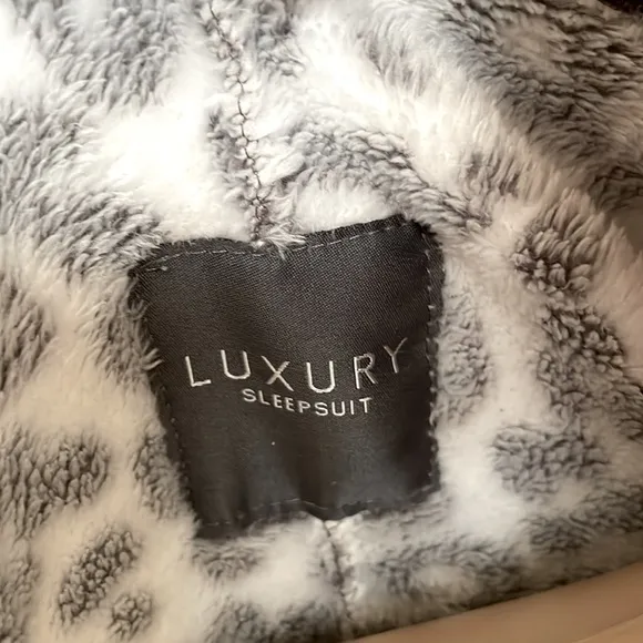Luxury Sleepwear Fleece Jumpsuit With Hood and Pockets Size 8-10