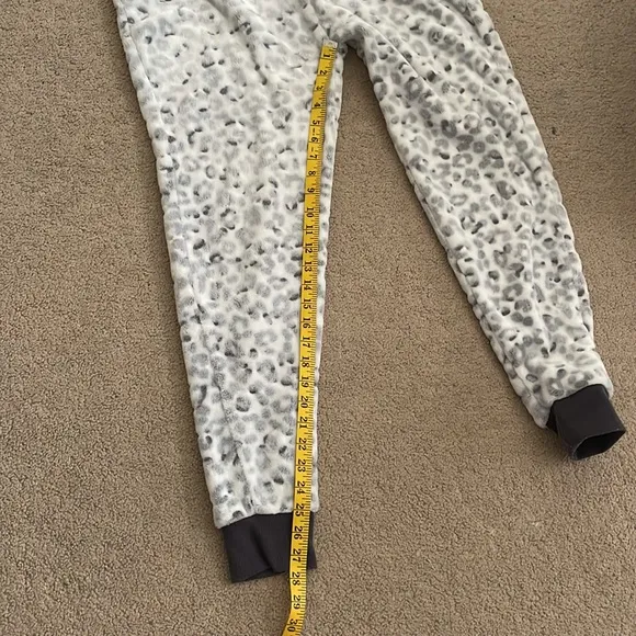 Luxury Sleepwear Fleece Jumpsuit With Hood and Pockets Size 8-10