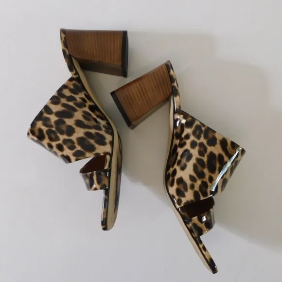 M. GEMI The Zola Camel Leopard Print Patent Leather Sandals Mules Shoes 38.5 8