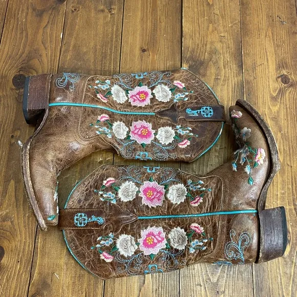 Macie Bean Honey Bunch flower embroidered snip toe cowgirl boots girls size 12