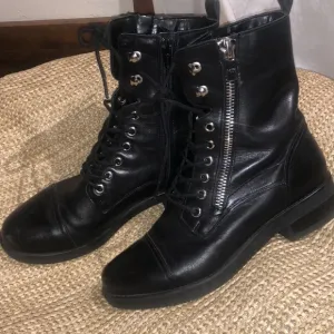 MARC FISHER • lace up combat leather boots
