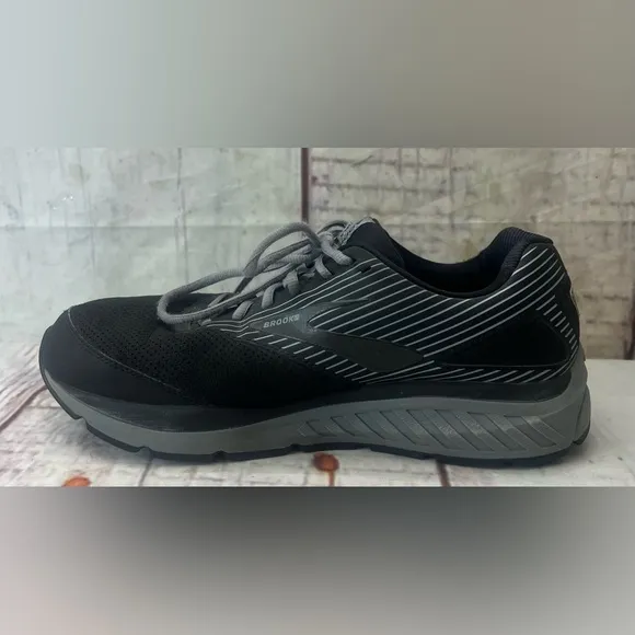 Mens Brooks Addiction Walking shoes size 11.5 EEEE