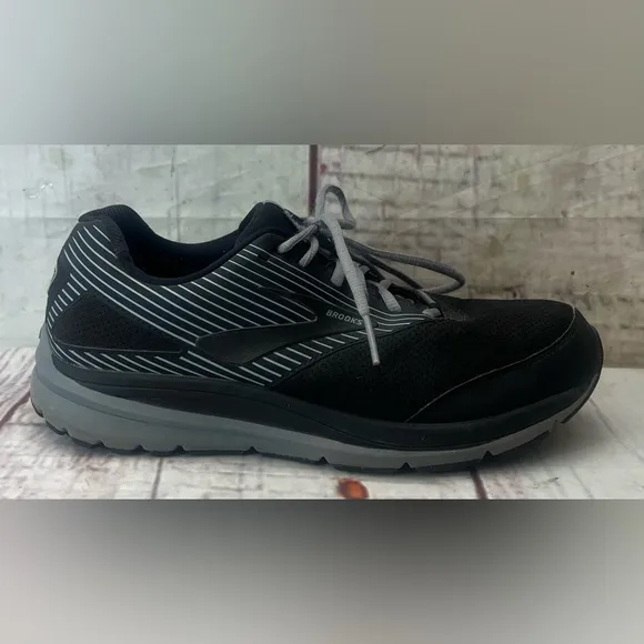 Mens Brooks Addiction Walking shoes size 11.5 EEEE