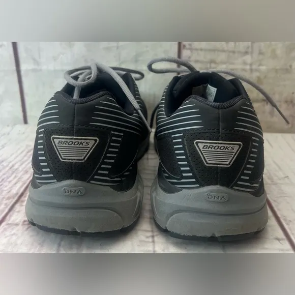 Mens Brooks Addiction Walking shoes size 11.5 EEEE
