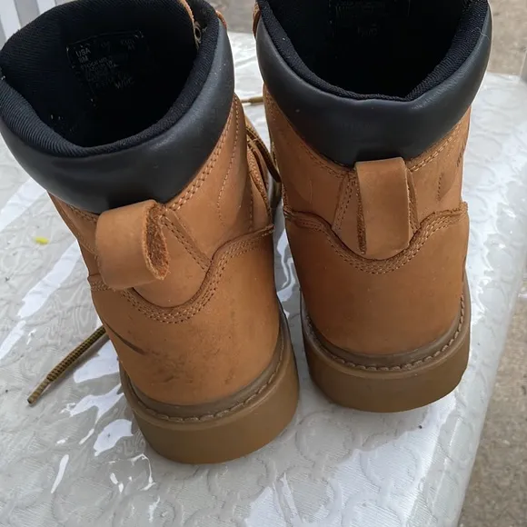 Men’s wolverine work shoes size 8