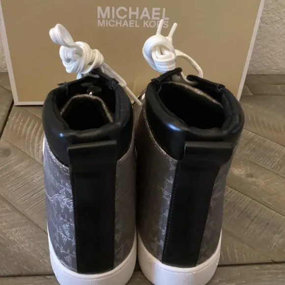 MICHAEL MICHAEL KORS Women's Edie Lace-Up High-Top Sneakers, size 7