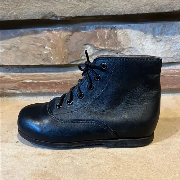 Mikoleon Black Leather Lace-Up Round Toe Boots Size 10