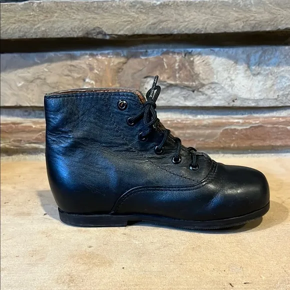 Mikoleon Black Leather Lace-Up Round Toe Boots Size 10
