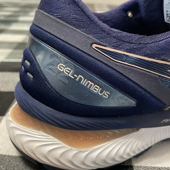 MINT! ASICS Gel-Nimbus 22 Running Shoes Women's Sz 9.5 Blue Breathable Light
