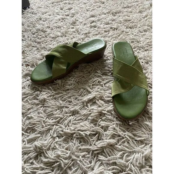 Munro Sandals Green Wedges Strappy Shoes 8.5 Walking Wedge