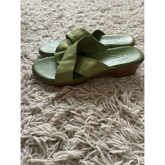 Munro Sandals Green Wedges Strappy Shoes 8.5 Walking Wedge