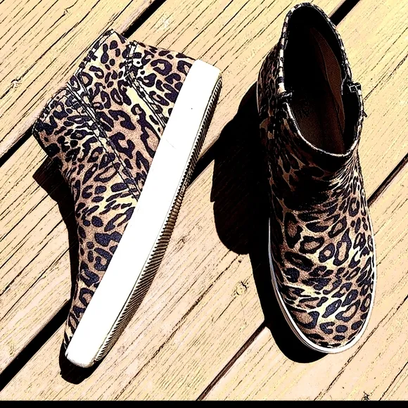 Naturalizer Leopard High Ankle Sneaker. Size 9