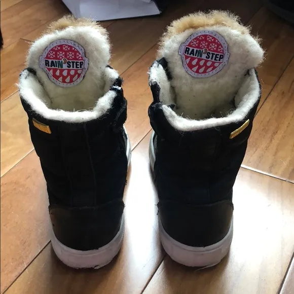 Naturino waterproof, lined high top sneaker/boots