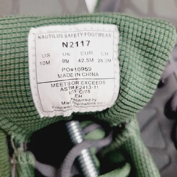Nautilus Men's Lightweight Athletic Work Shoes Composite Toe N2117 size 10 New